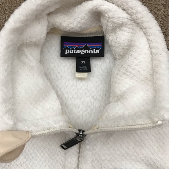 SOLD! XS Patagonia Women's White Fleece Vest - Picture 3 of 4